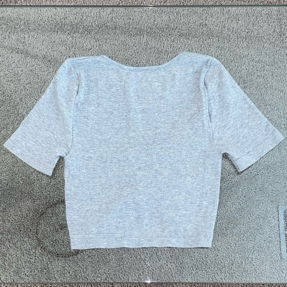 POOF New York Women’s Gray Cropped Cinched Top - Picture 2 of 2